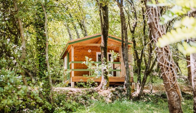 Camping Sunêlia La Clémentine * - Chalet Confort 18m² - Cuisine d'été - Terrasse couverte 10m² 5 personnes