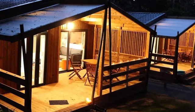 Camping Ushuaïa Villages les Pialades * - Chalet Mimosa - 47 m² with covered terrace - 2 bedrooms for 4 people