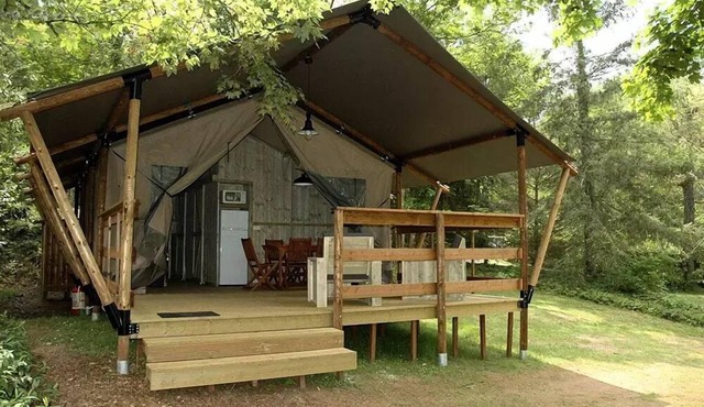 Camping Ushuaïa Villages les Pialades * - Lodge WOODY 50m² with covered terrace - 3 bedrooms (with bathrooms) 6 people