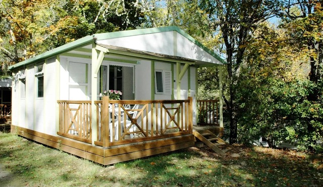 Camping Ushuaïa Villages les Pialades * - Chalet Club 5 - 32m² with covered terrace - 2 bedrooms for 5 people