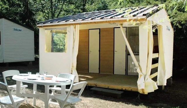 Camping Ushuaïa Villages les Pialades * - TITHOME canvas mobile home 21m²/2 bedrooms (without bathrooms) 4 people