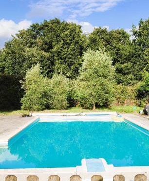 Camping Vieilles Charrues Petit-déjeuner navette et priscine inclus dans le prix proche Carhaix