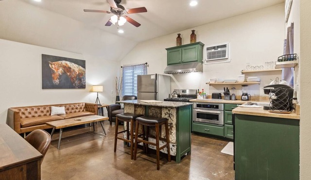 Campo Cottage - Guest House in the heart of Fort Worth!