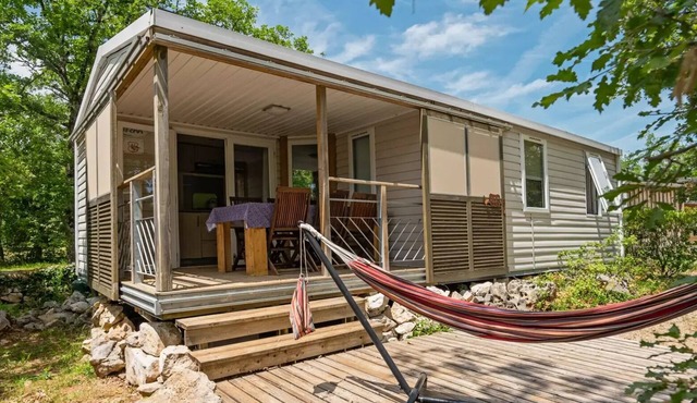 Campsite Les 3 Cantons* - Mobile home Midi Pyrenees 4 rooms 6 persons