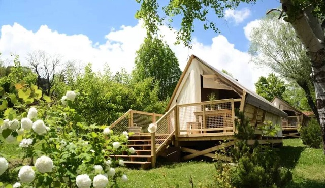 Campsite CHAMP LA CHEVRE * - Tent Lodge Comfort (with bathroom) 5 persons