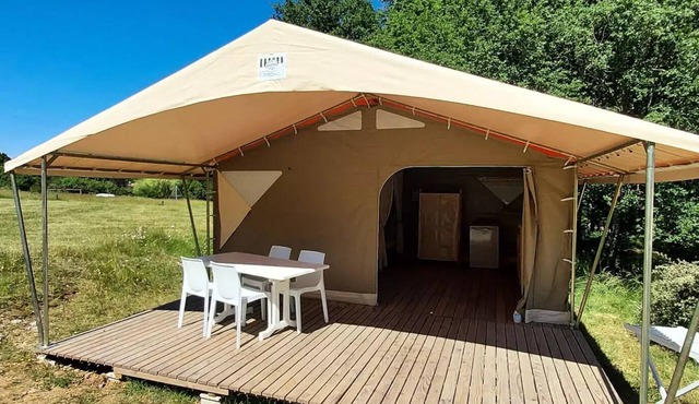 Campsite Domaine de Corneuil * - Equipped Lodge Tent 3 Rooms 4 People Without Sanitary