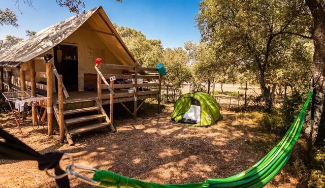 Campsite Domaine de Gajan* - Canvas Bungalow 3 Rooms 4 People