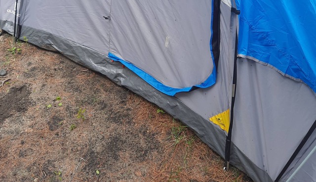 Campsite. Equipment included. (Tents, beds, bedding, etc.) On the lake!