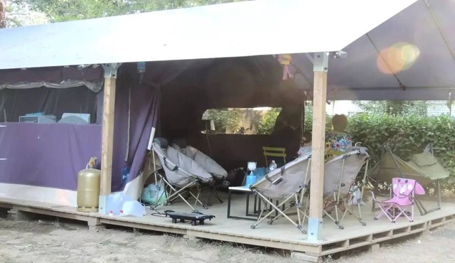 Campsite Flower Les Nauves* - Freeflower 3 rooms 5 people Without sanitary facilities