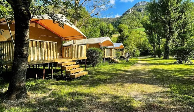 Campsite Flower Saint Lambert* - Lodge Canada 3 rooms 4 people Without sanitary facilities