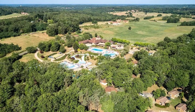 Campsite Saint Avit Loisirs* - Chalet Classic XL 3 rooms 4 adults + 2 children