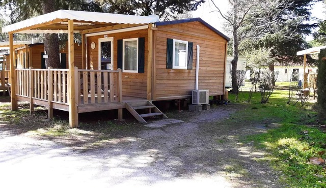 Campsite Les Casteillets * - Chalet Comfort 16 m2 - 1 bedroom - air conditioning (extra sleeping possibility) 4 persons