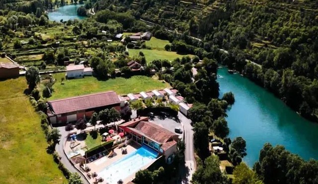 Campsite La Cascade * - House-Chalet 30-35m² - n°208 4 people. TV washing machine deckchair (July and August: Friday/Friday) 4 people