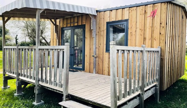 Campsite La Fontaine* - Surfer Cabin 3 rooms 4 people Without Bathroom