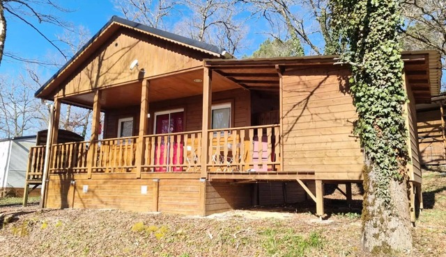 Campsite LA GARENNE * - 15 Chalet Les Pivoines 40m2 + TV + Covered terrace+ Dishwasher 5 people