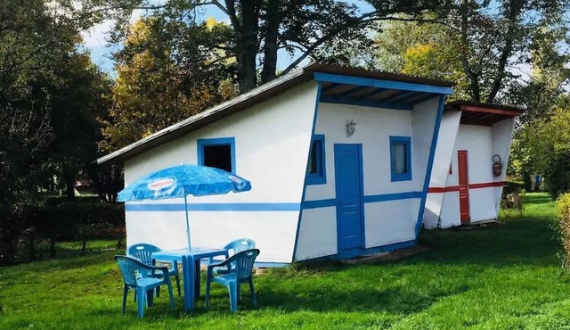 Campsite Les Bains* - 2-room chalets for 4 people without bathrooms