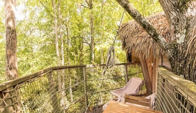 Campsite Le Petit Trianon**** - Perched Cabin 2 Rooms 2 People