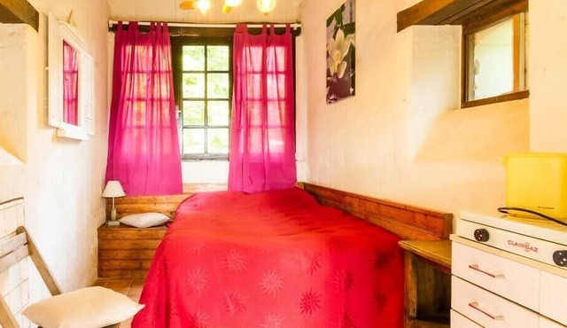 Campsite Le Petit Trianon**** - Stone house for 2 people without sanitary facilities