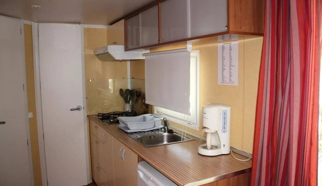 Campsite Les Chênes * - MOBILE HOME Comfort - 2 ch - 24m2/Palmier and Olivier 4 persons