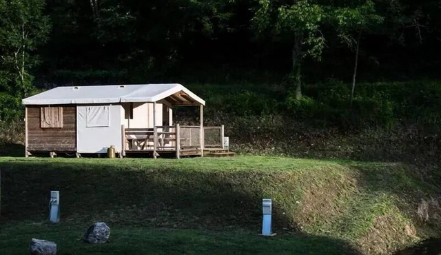 Campsite Les Prades* - Canvas Bungalow 3 rooms 5 people Without Sanitary