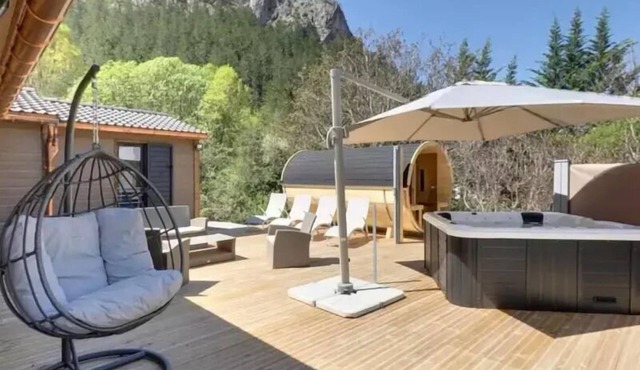 Campsite Les Princes d'Orange * - Chalet Exception SPA - 3 bedrooms including 2 master bedrooms - sheets, towels and plancha 8 persons