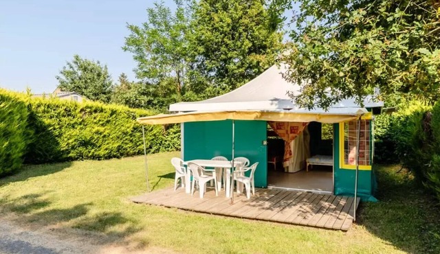 Campsite maeva Escapades Le Bois Joli * - Pagan 3-Room Canvas Bungalow for 5 People (4 adults + 1 child -8 years old)