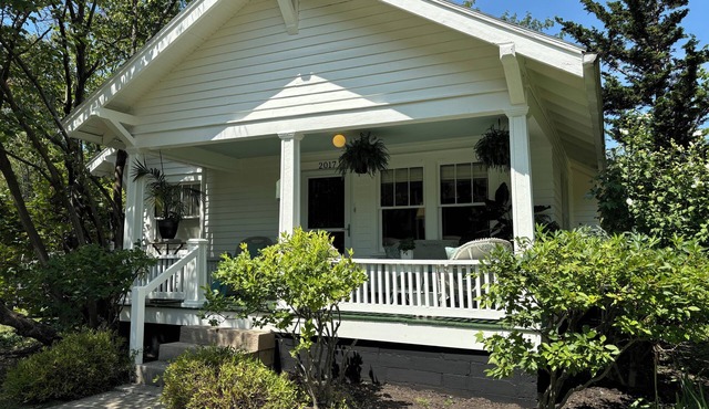 Campus Cottage 3 blocks to IU