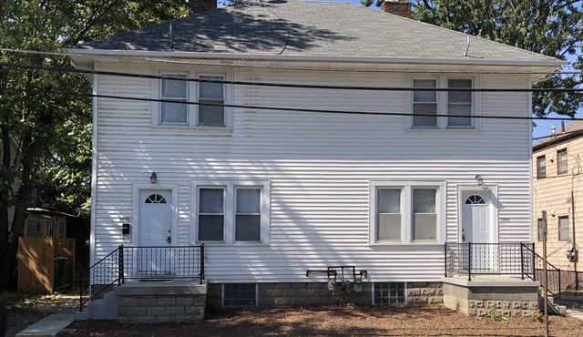 Campus Crest B (Cozy 2 bdrm Near Campus Townhouse)