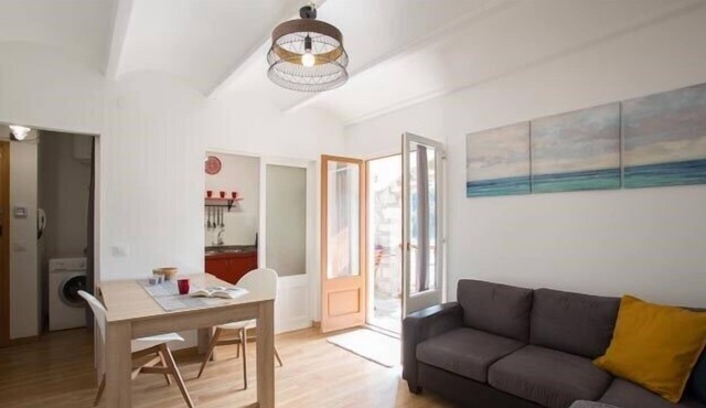 Can Botey, bonito y moderno apartamento en Colonia industrial de Ripoll