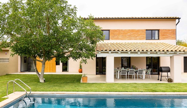 Can Candiu. Establecimiento de 2 Casas Enteras
