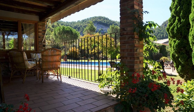 Can de Cuells - lovely holiday home with a large swimming pool and garden