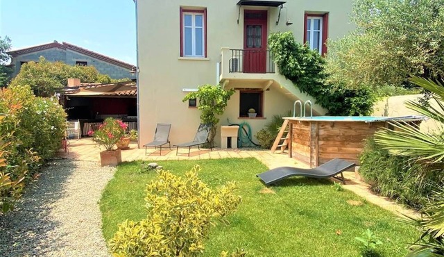 CAN MASSOT - GITE WITH SWIMMING POOL FOR 6 PEOPLE