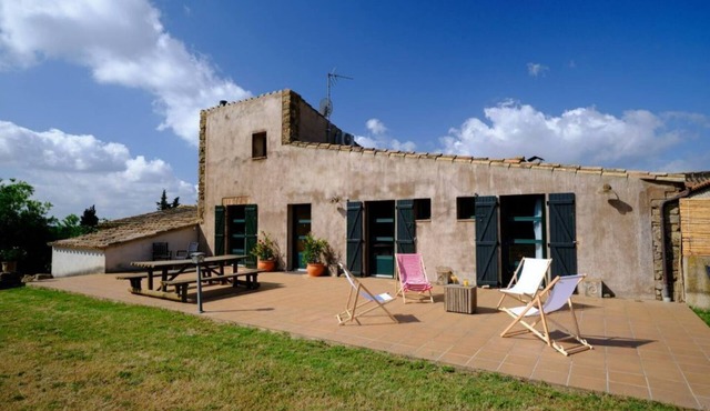 Can Muni. Empordà rural tourism. Cal Pastor House