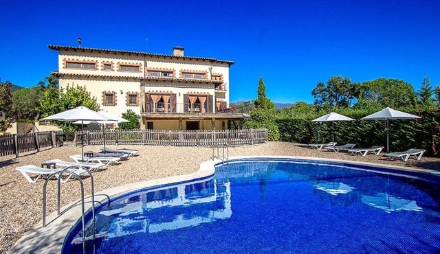 Can Panxa rural apartment for 24 people