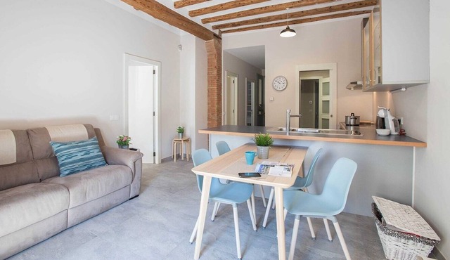 Can Salvans, Apartamento de diseño en zona tranquila cerca de la estación de ferrocarril