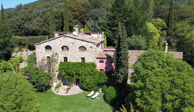 Can Serola, Spectacular farmhouse with 8 suites, large garden and pool, ideal for groups.