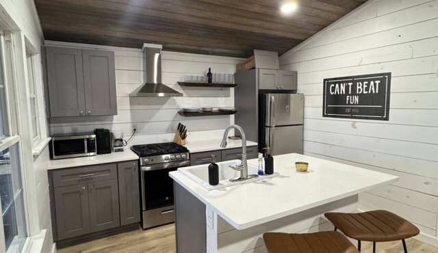 Can`t Beat Fun Cabin on Weiss Lake