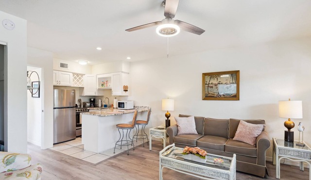 Can't Beat the Location~ Pet Friendly~ Parking Available~ 1BR Beach Quarters #5