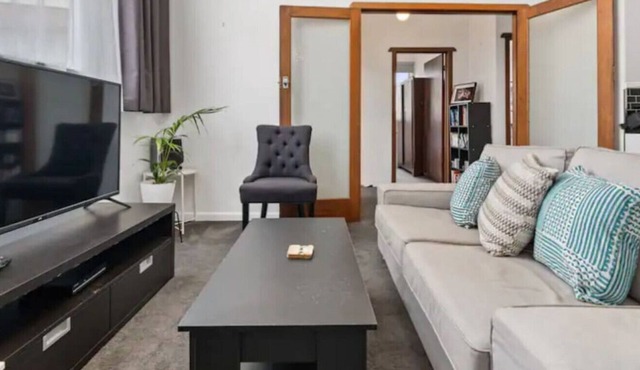 CAN001 · Sunny Lake Esmond Hideaway Moments from Ballarat