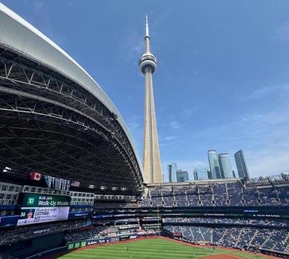 CANADA SOCCER FAN HUB STAY-Walk to Harbourfront Centre