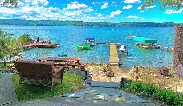 Canadaigua Lake Sunset Oasis: Private Beach, Family Fun Wineries, CMAC, Shopping