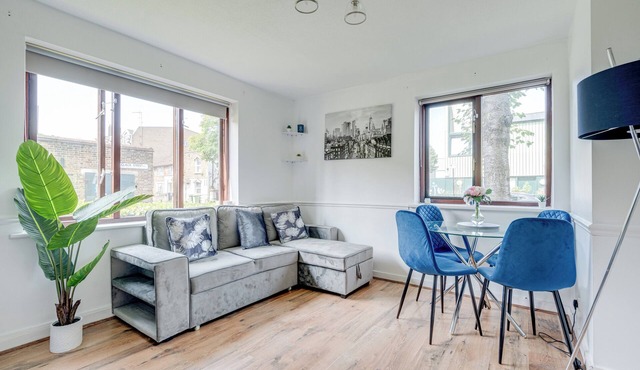 CanadaWater-2bedroom-1Bathroom-Free Parking