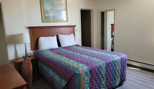 Canadiana Motel