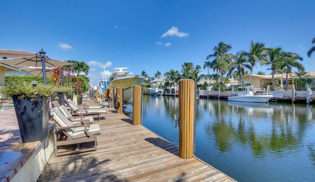 Canal Access & Pool: Lighthouse Point Getaway!