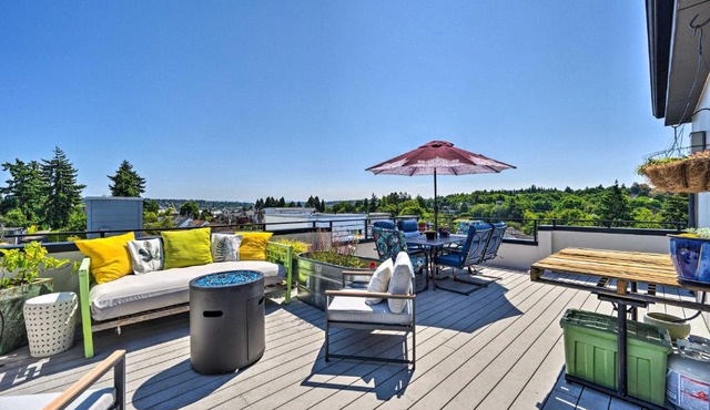 Canal and Mtn Views Pet-Friendly Seattle Retreat