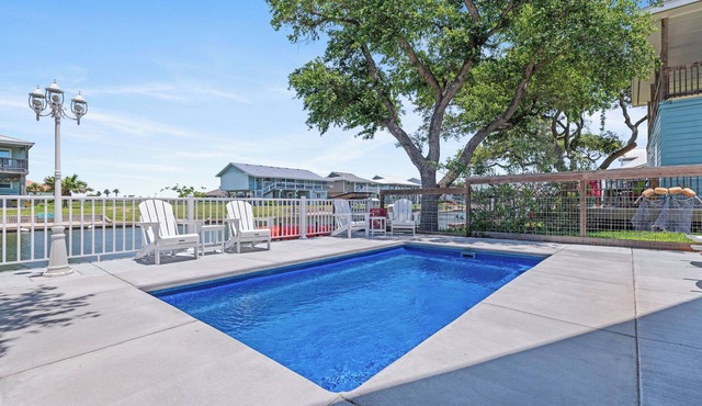 Canal Breeze! Waterfront property! Private pool!