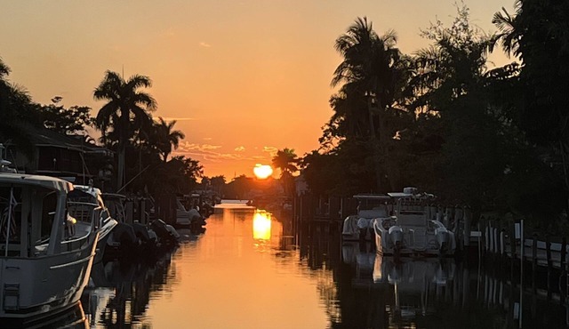 Canal Front 1 bdrm 1 bath in Beautiful Downtown Naples