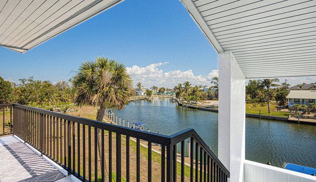 Canal front Complex Located on Causeway Road in Sanibel - Tennisplace B31