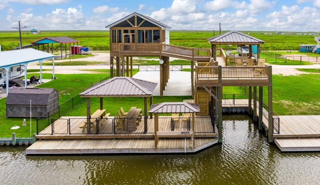 Canal front cutie with Boat lift, Bay access, and Ocean view!