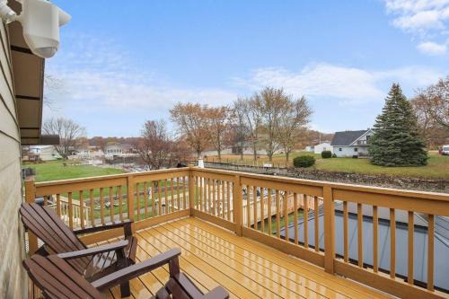Canal Front Dock Deck n Near Lake Erie)